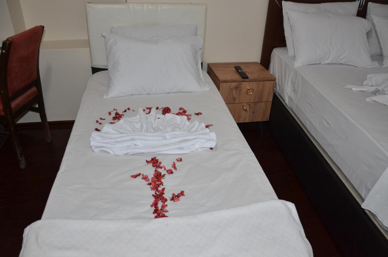 Reyna Aparthotel
